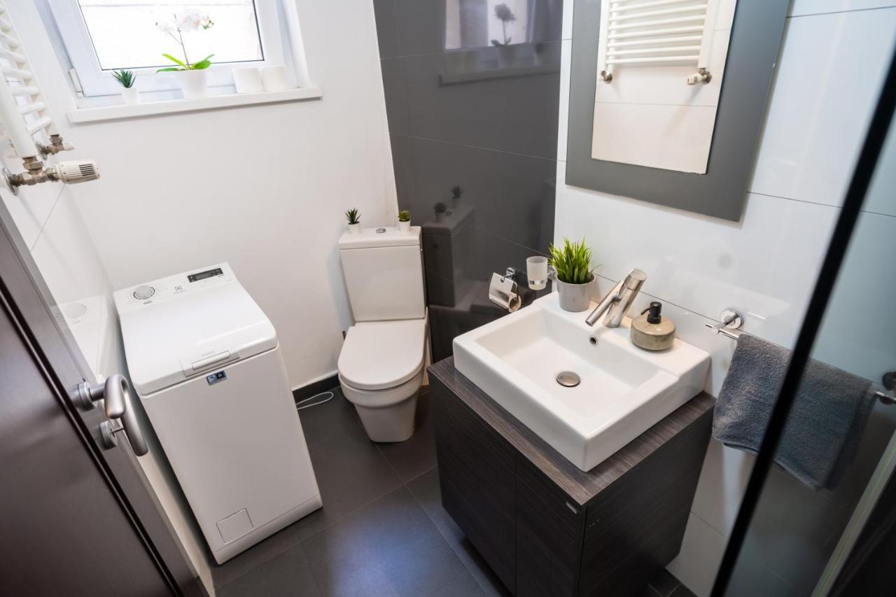 Cozy & Spacious Flat Near Victoriei Square Βουκουρέστι Εξωτερικό φωτογραφία