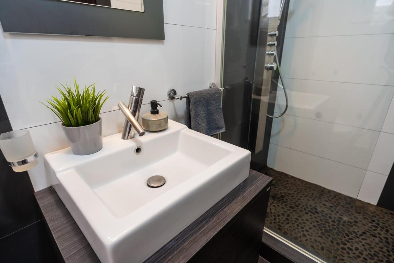 Cozy & Spacious Flat Near Victoriei Square Βουκουρέστι Εξωτερικό φωτογραφία